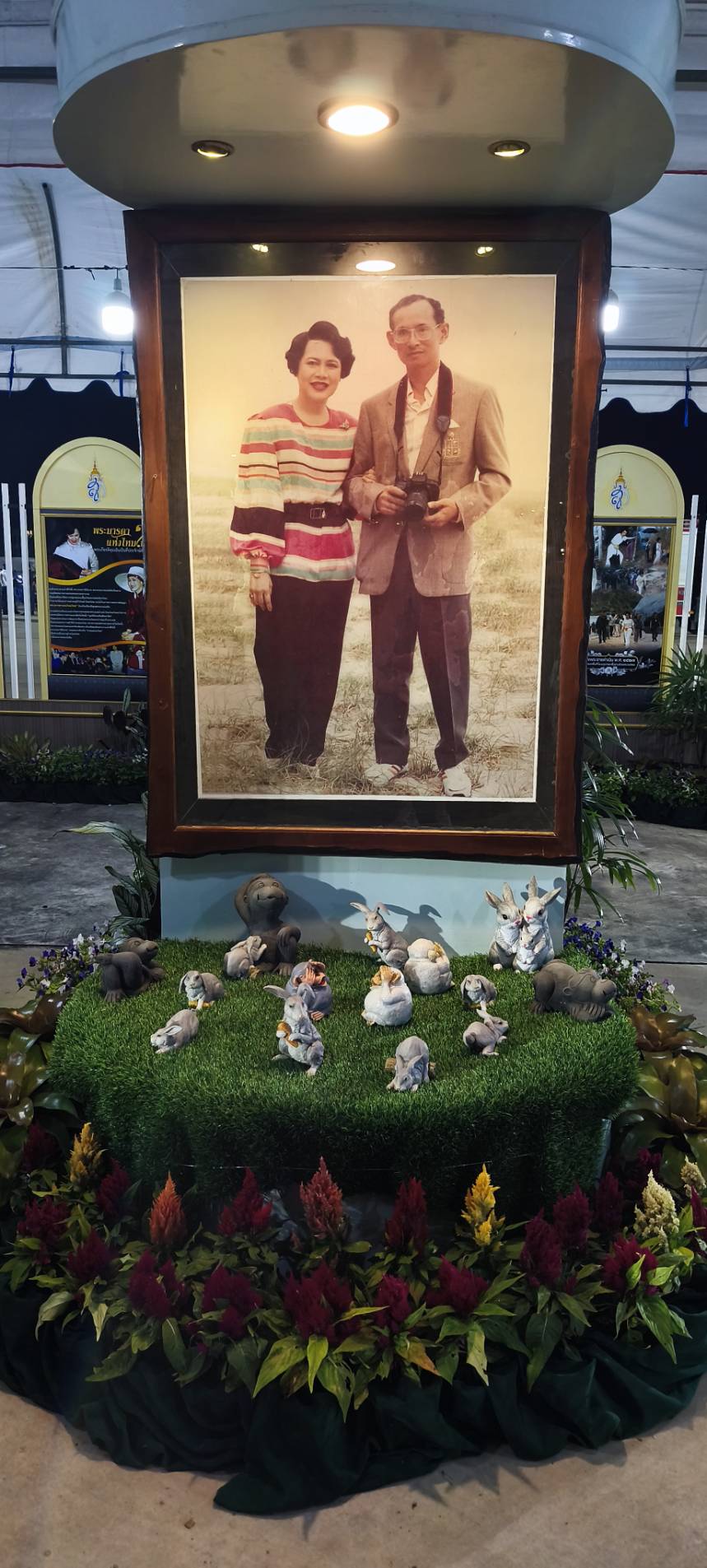 >>> อำเภอหัวหิน จัดกิจกรรม "ถวายอาลัย น้อมดวงใจภักดี พระพันปีหลวง" <<<