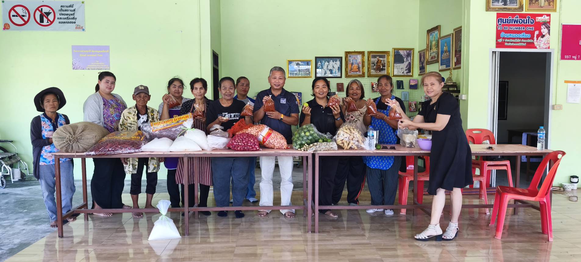 พช.หัวหิน หนุนเสริมอาชีพแก่ครัวเรือนเป้าหมาย ในหมู่บ้านแพร่ระบาดยาเสพติด พัฒนาสู่หมู่บ้านต้นกล้ากองทุนแม่ของแผ่นดิน