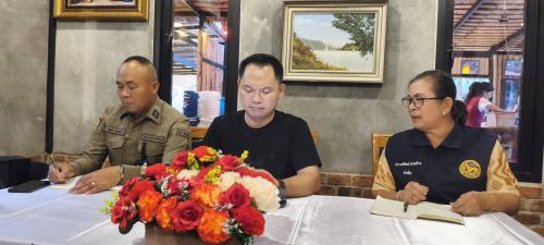 พช.หัวหิน ร่วมชี้แจงข้อราชการในการประชุมตำบลสัญจร ตำบลหินเหล็กไฟ